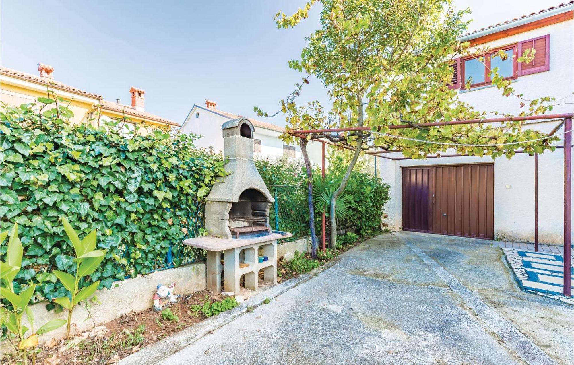 Lovely Apartment In Fazana With Kitchen エクステリア 写真